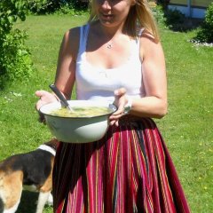 Vietējās uzkodas - svaigi kūpinātas zivis no autentiskiem Kihnu zvejniekiem