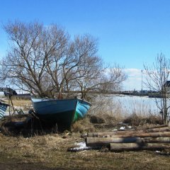 The northern part of the Suaru port is full of historic Kihnu fishing boats. This part of the port i